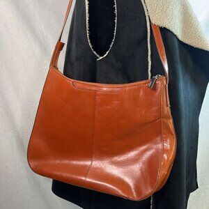 HOBO Burnt Orange/Butterscotch Leather Purse.‎  3 Interior Pockets and ONE OUTER